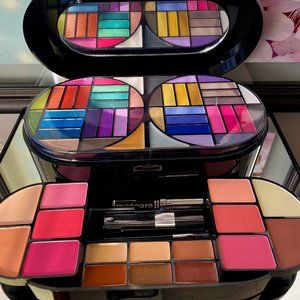 87 Colour Deluxe Makeup Palette